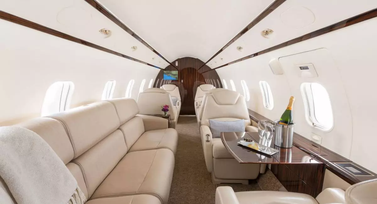 Самолёт Bombardier Challenger 300
