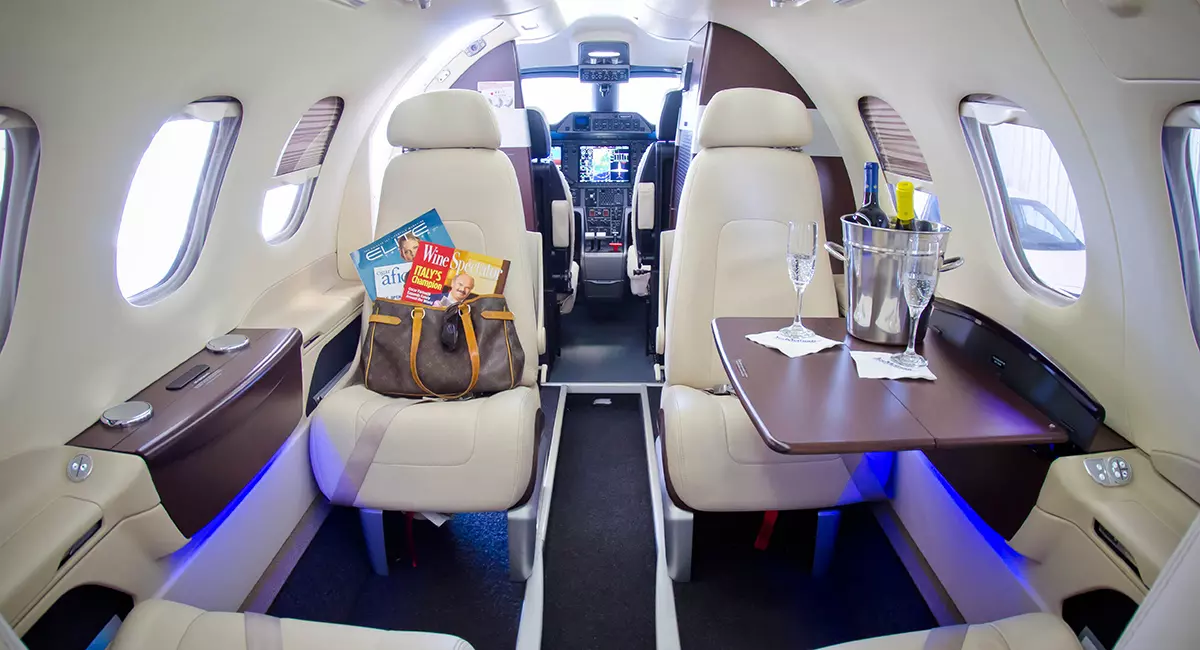 Самолёт Embraer Phenom 100