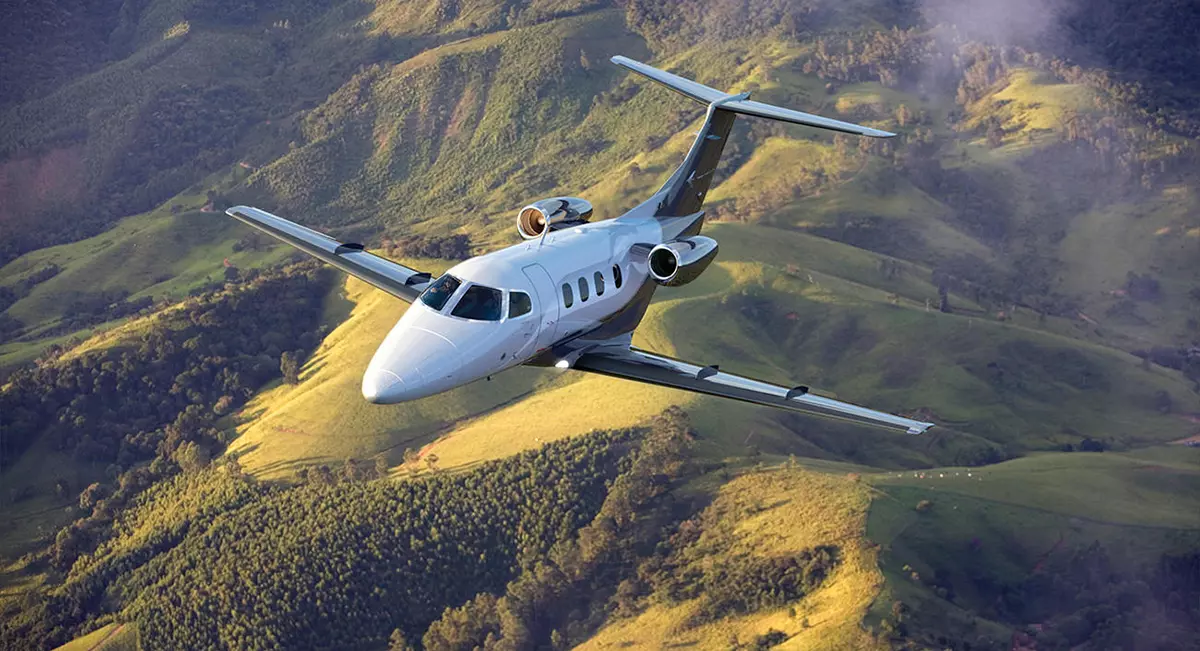 Самолёт Embraer Phenom 100